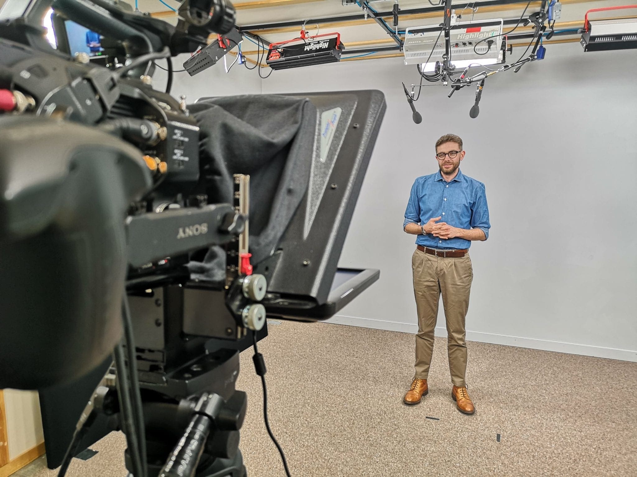 video production piece to camera video production piece to camera image